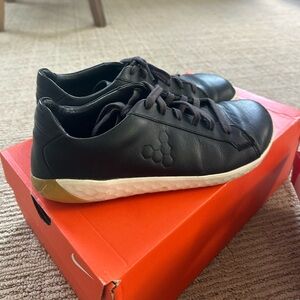 Vivo barefoot GeoCourt Leather Black and White Sneakers